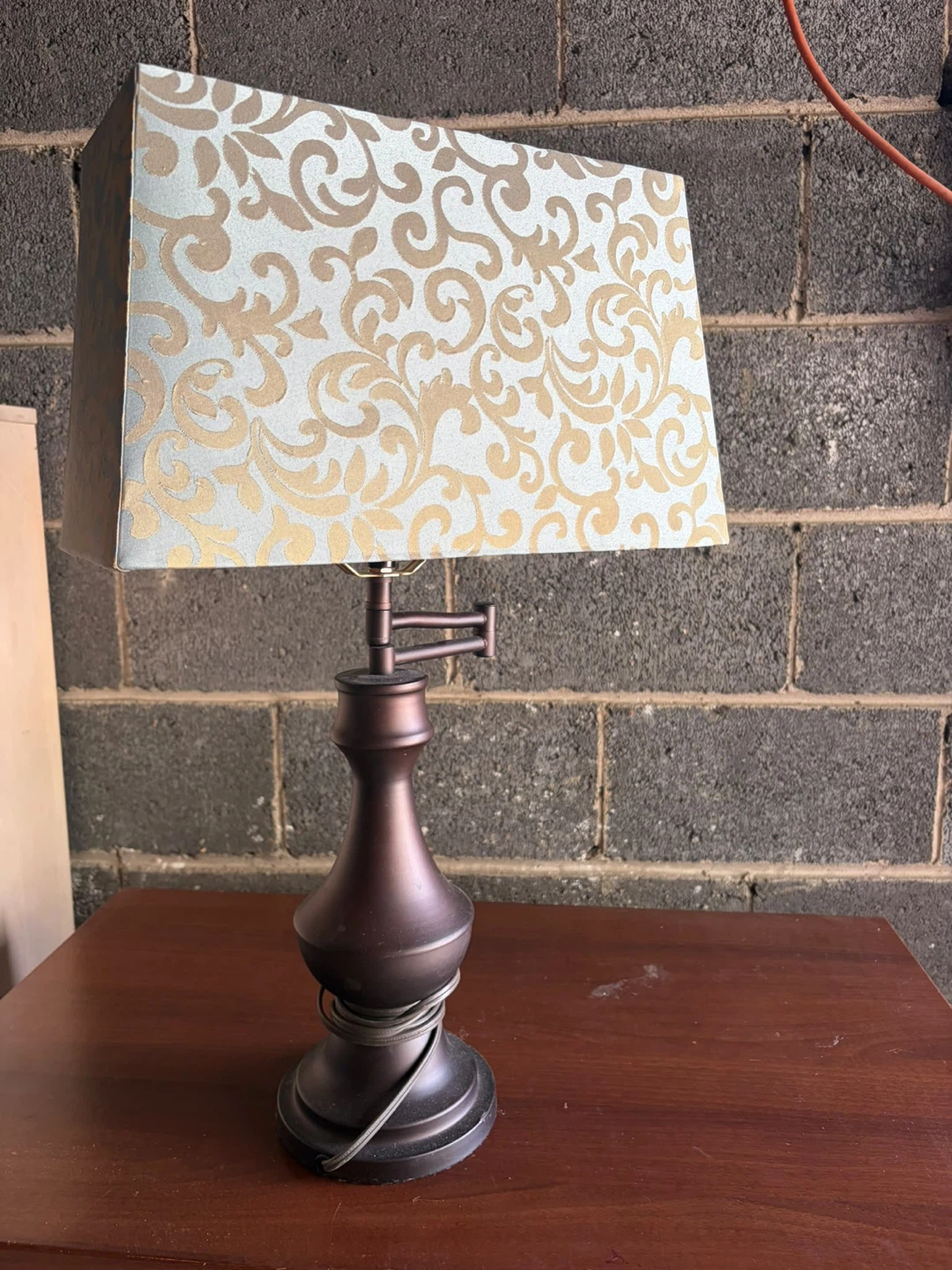 Table lamp with patterned shade - photo 2