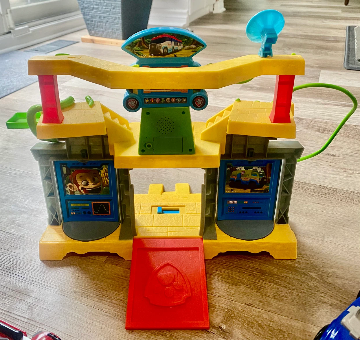 Paw patrol jungle playset & vehicles - photo 2