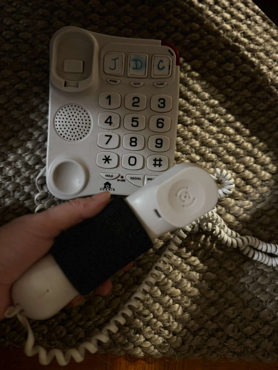 Senior friendly land line phone with large buttons - photo 2