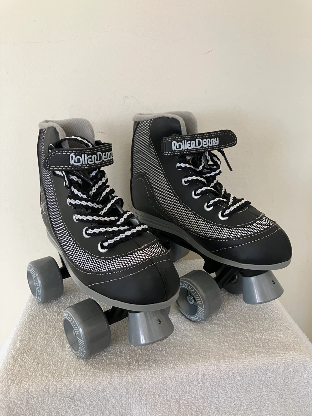 Roller Derby Firestar Skates Size 3 - photo 2