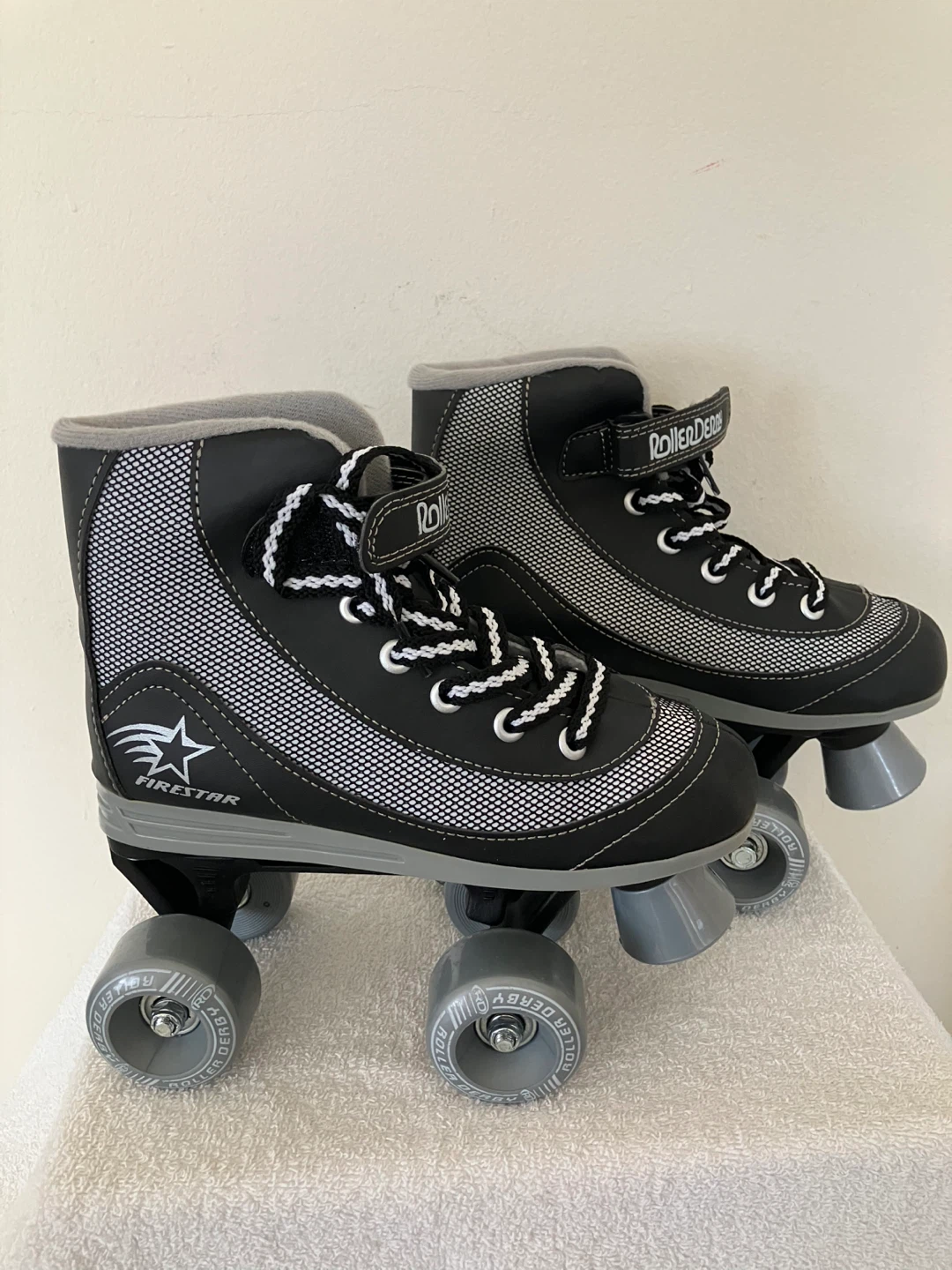 Roller Derby Firestar Skates Size 3 - photo 3