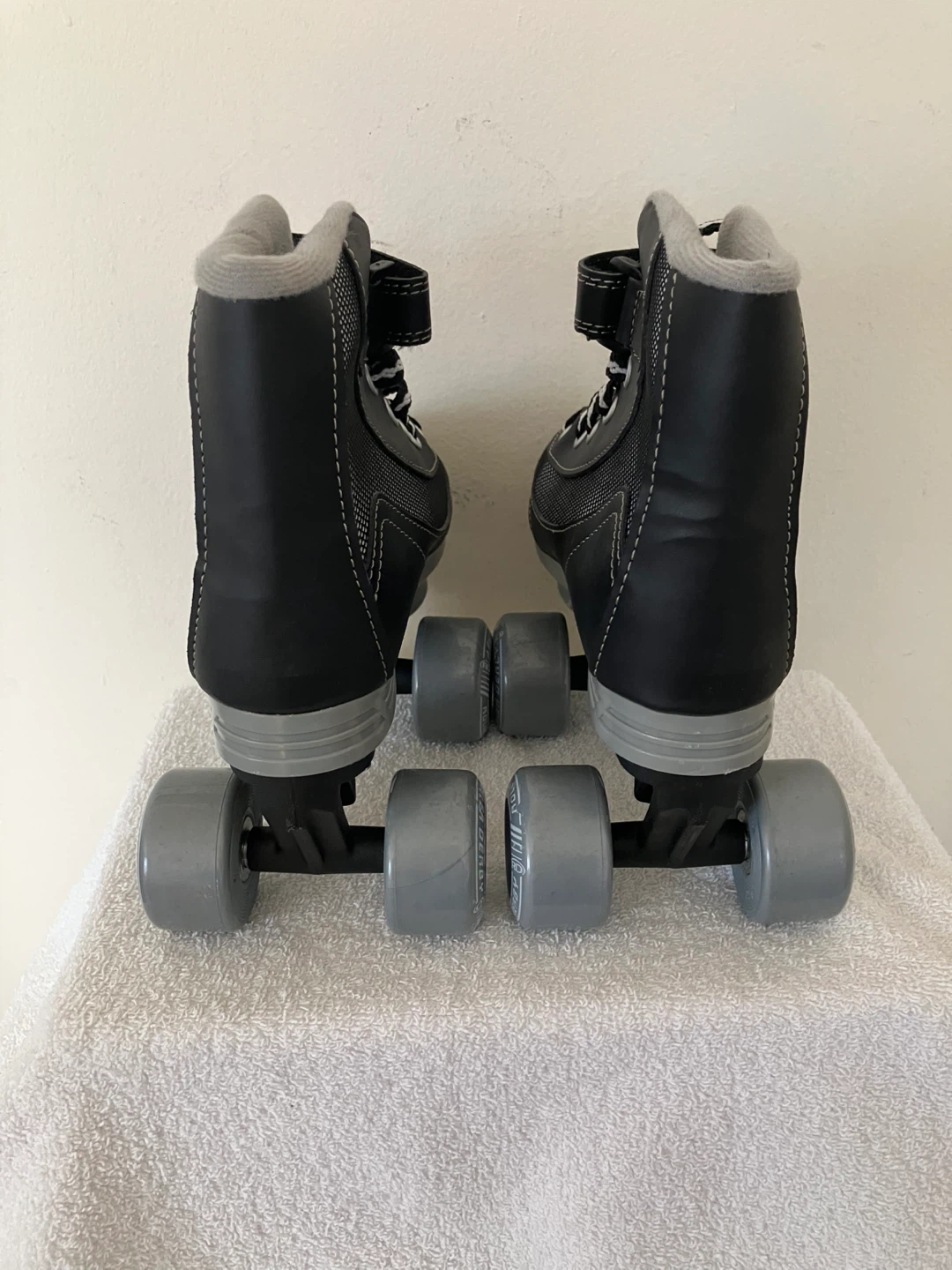 Roller Derby Firestar Skates Size 3 - photo 4