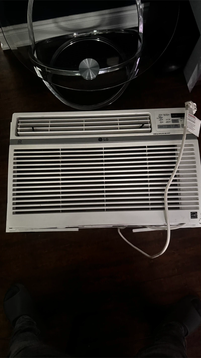 LG Window Air Conditioner Model LW1017ERSM - photo 2