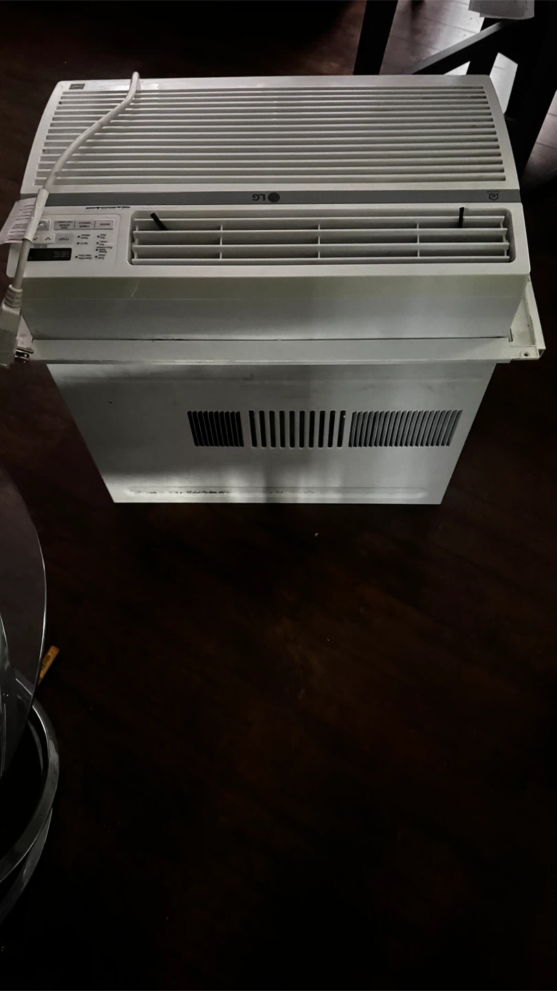 LG Window Air Conditioner Model LW1017ERSM - photo 4