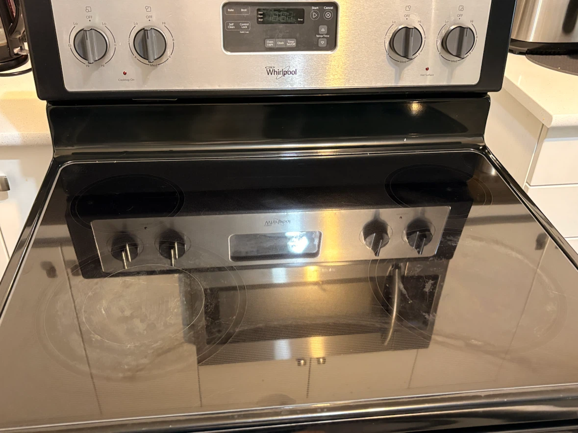 Whirlpool Electric Range with Glass Cooktop - photo 2