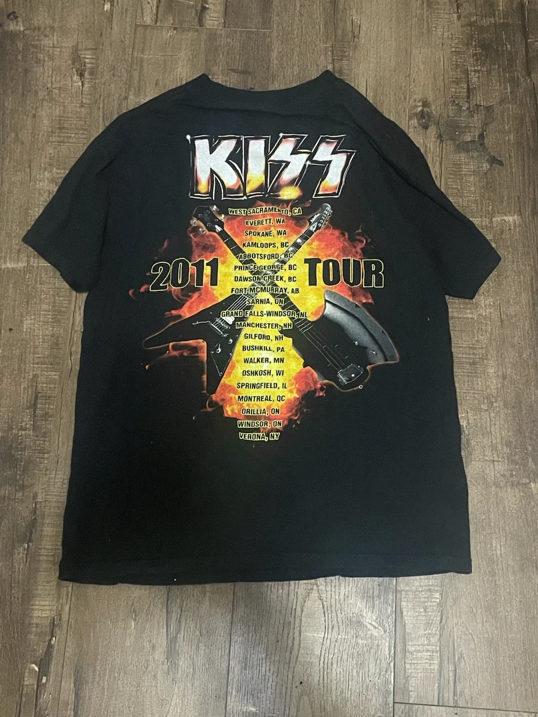 KISS The Hottest Show On Earth 2011 Tour T-Shirt - photo 2
