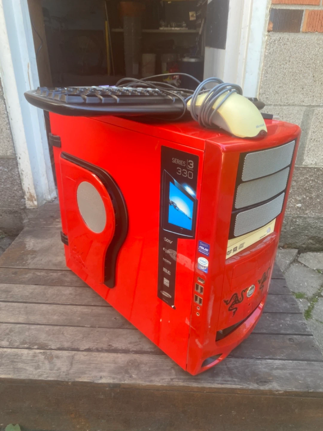 Retro pc with keyboard and mouse