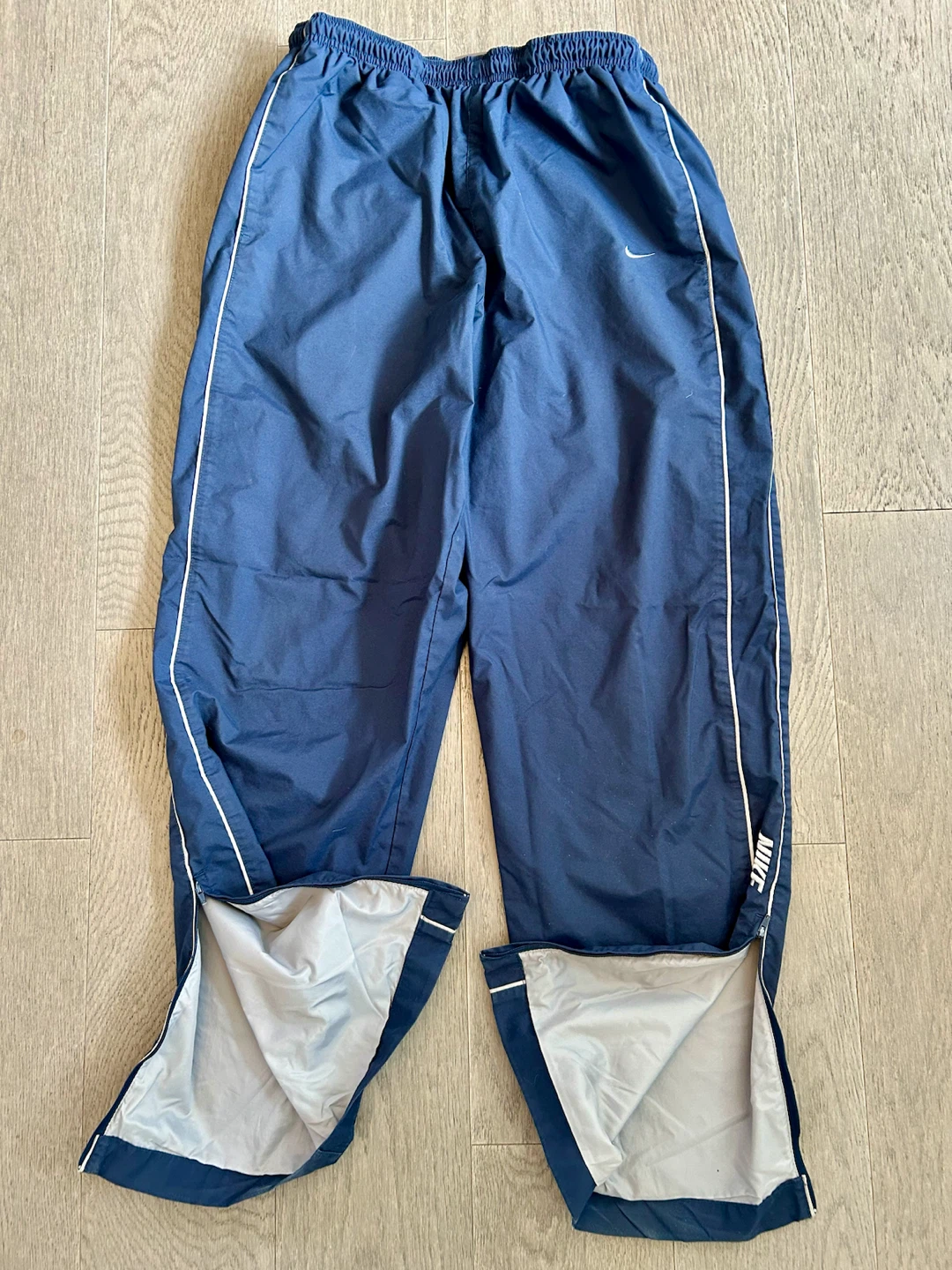 Men’s Nike Navy Fully Lined Track Pants, size large (Brampton) - photo 5