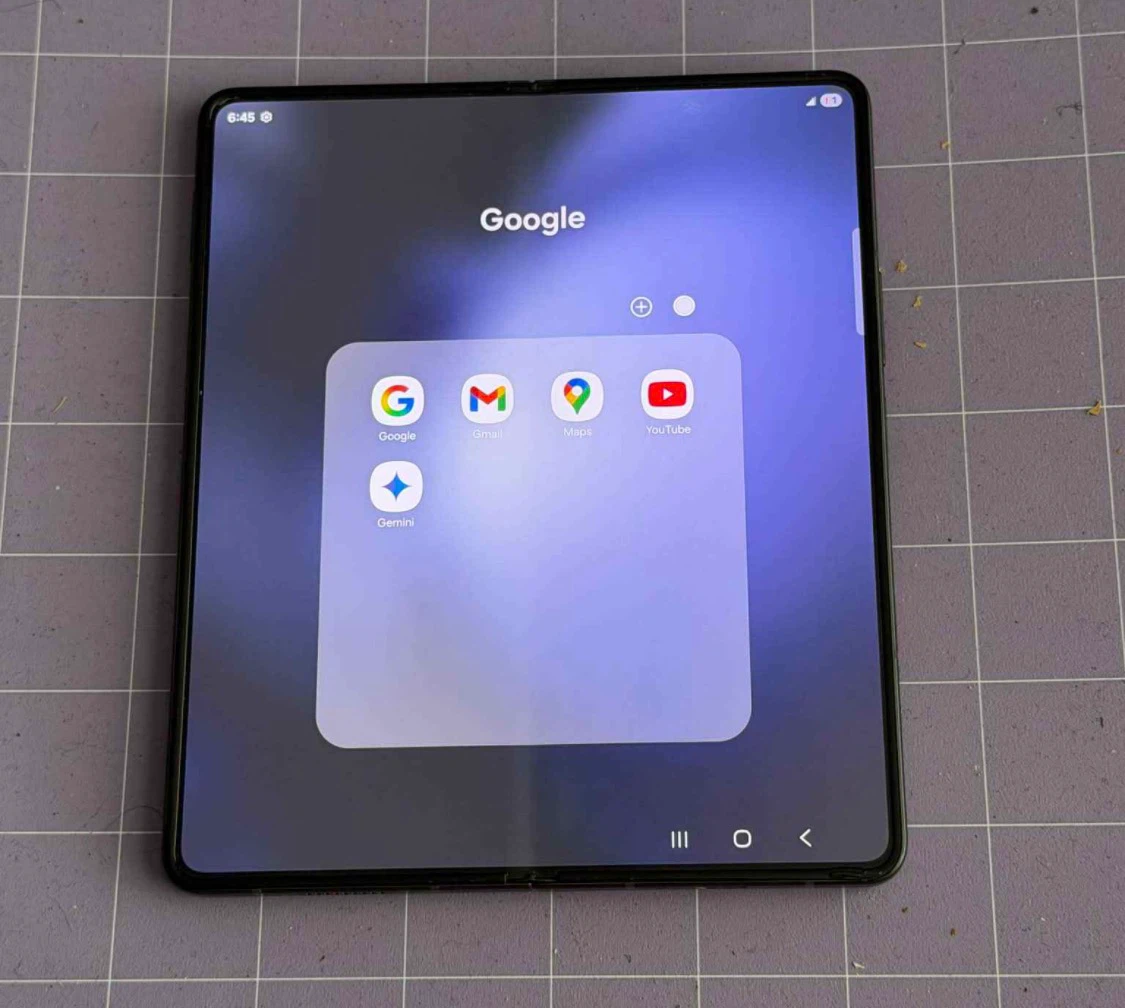 Samsung Z Fold 5 - photo 2