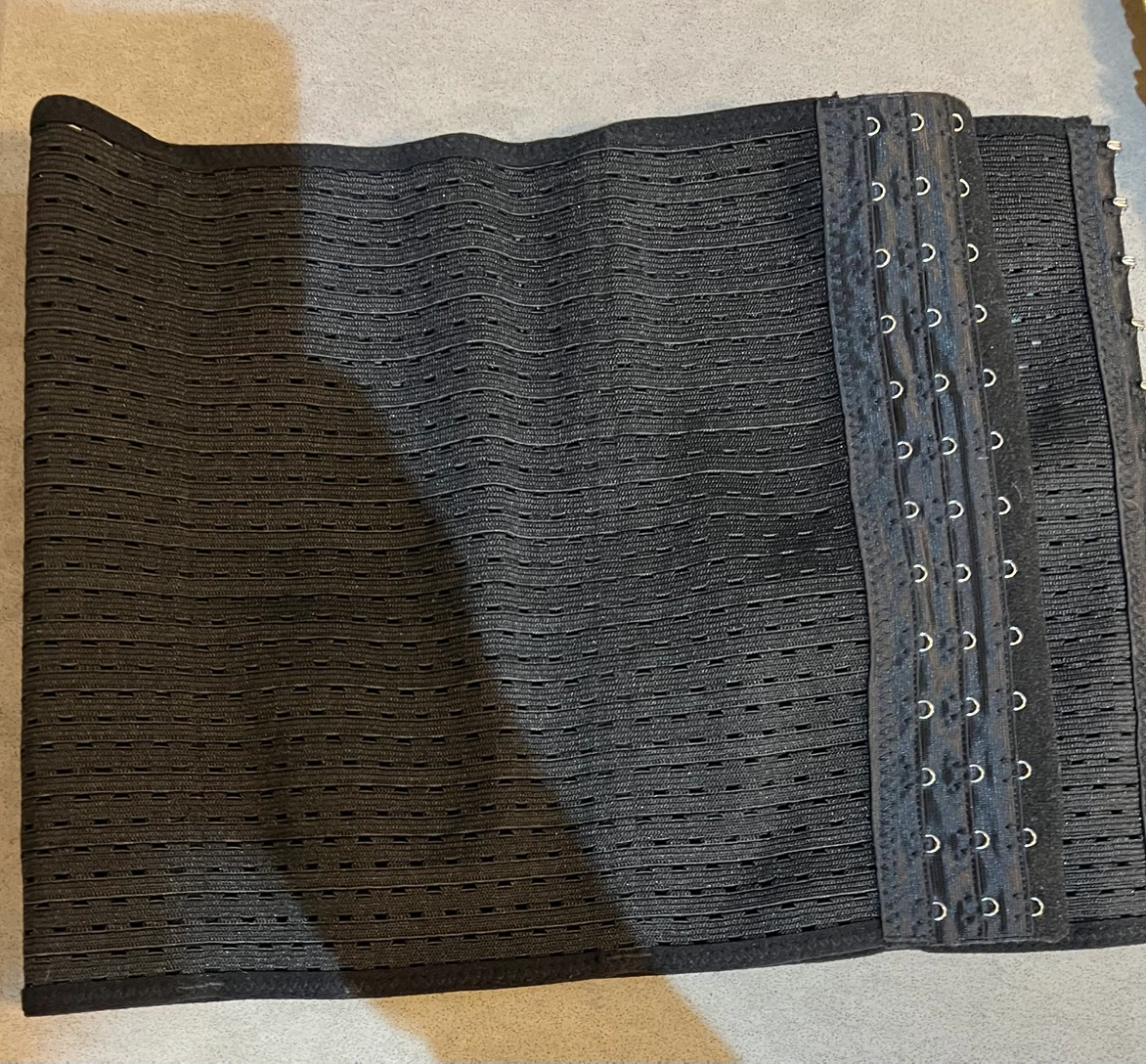 Black waist trainer size Large
