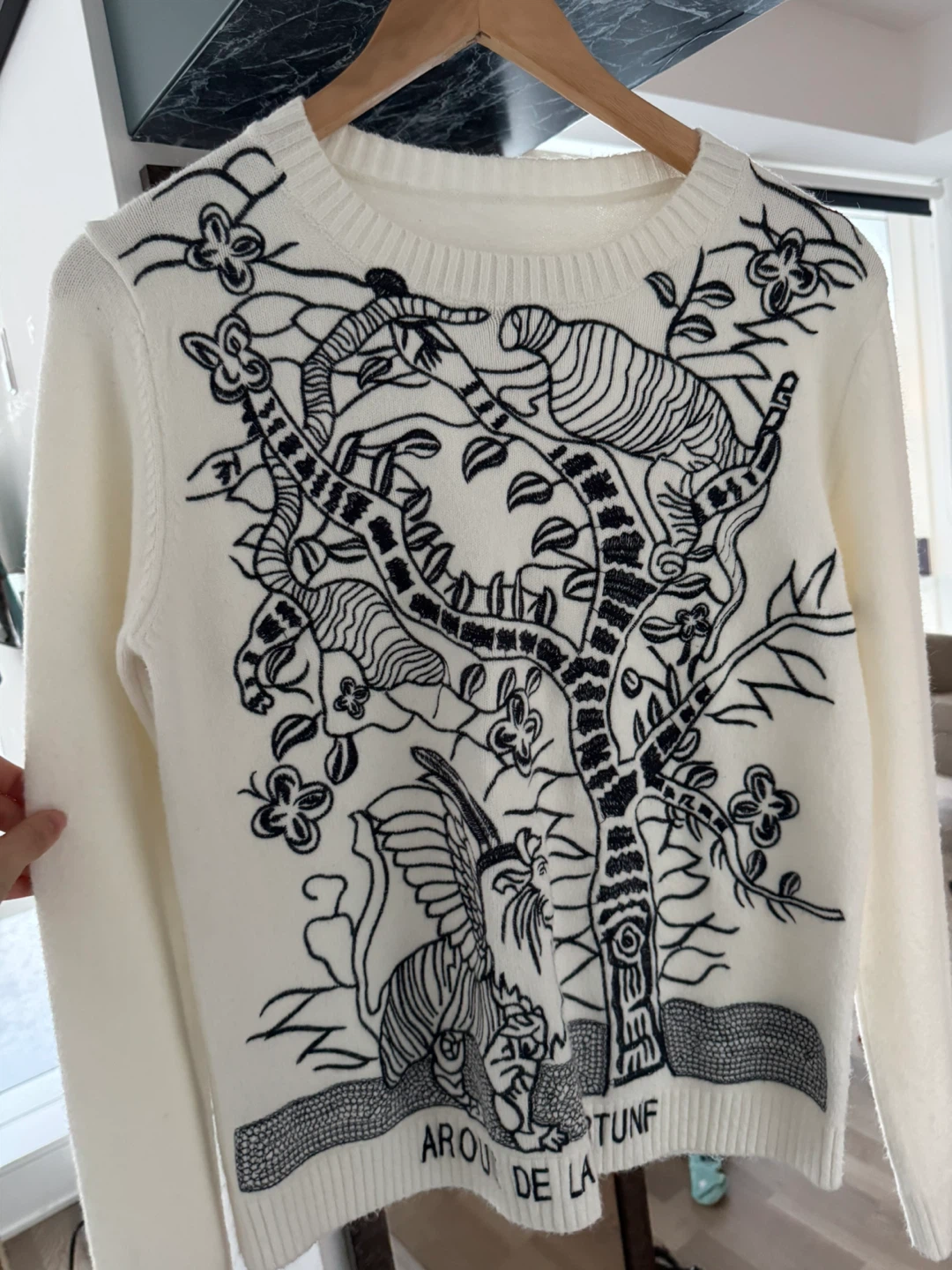 Brand gifting Embroidered Sweater - photo 3
