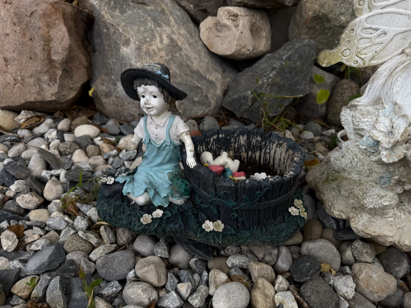 two decorative garden statues- both for 15$ - photo 4
