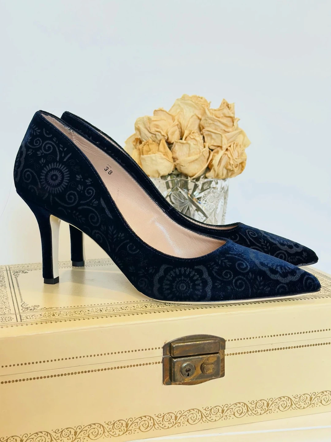Ron White DWP1 Midnight Blue Velvet Kitten Heels - photo 2