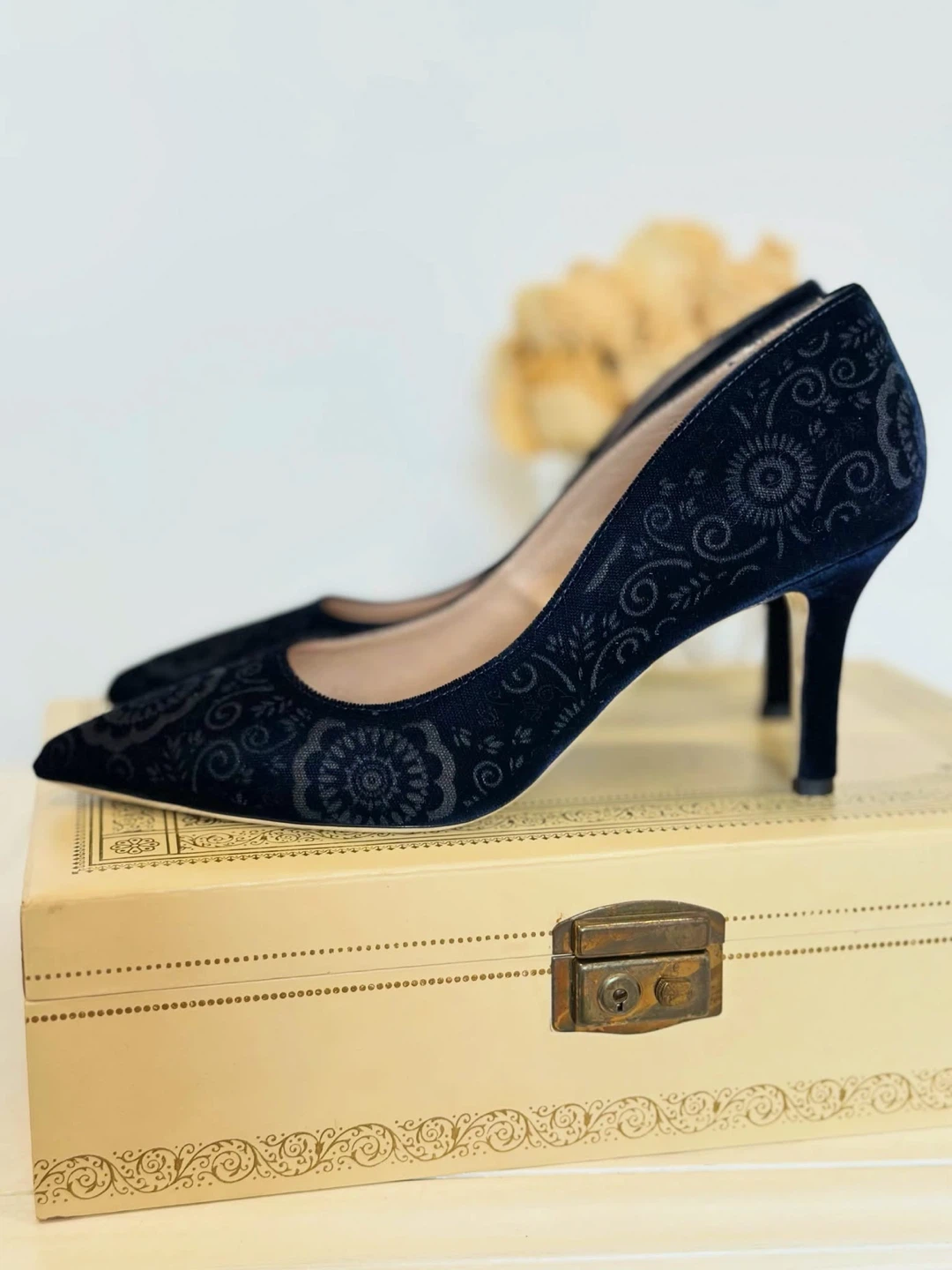 Ron White DWP1 Midnight Blue Velvet Kitten Heels - photo 3