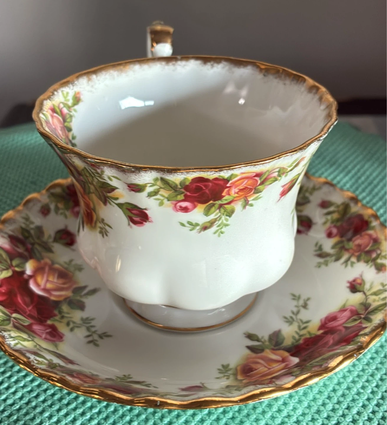 Vintage Royal Albert Old Country Roses Teacup and Saucer - photo 4