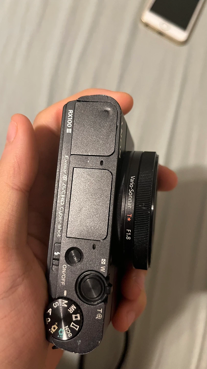 Sony Cyber-shot RX100 III Camera - photo 2
