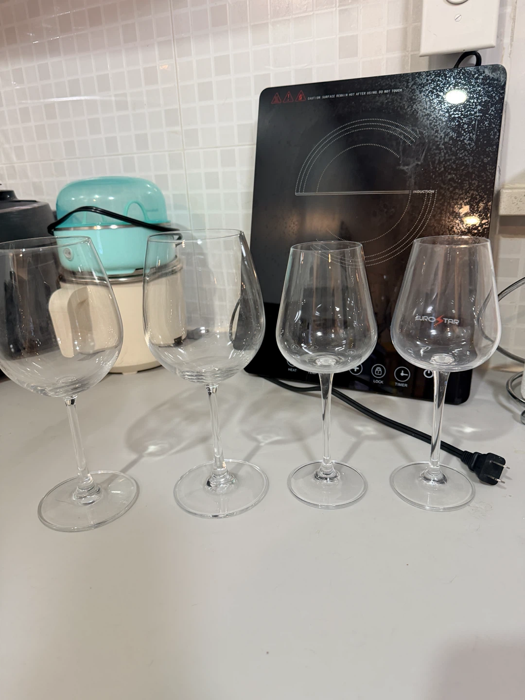 Set of 4 Clear Wine Glasses