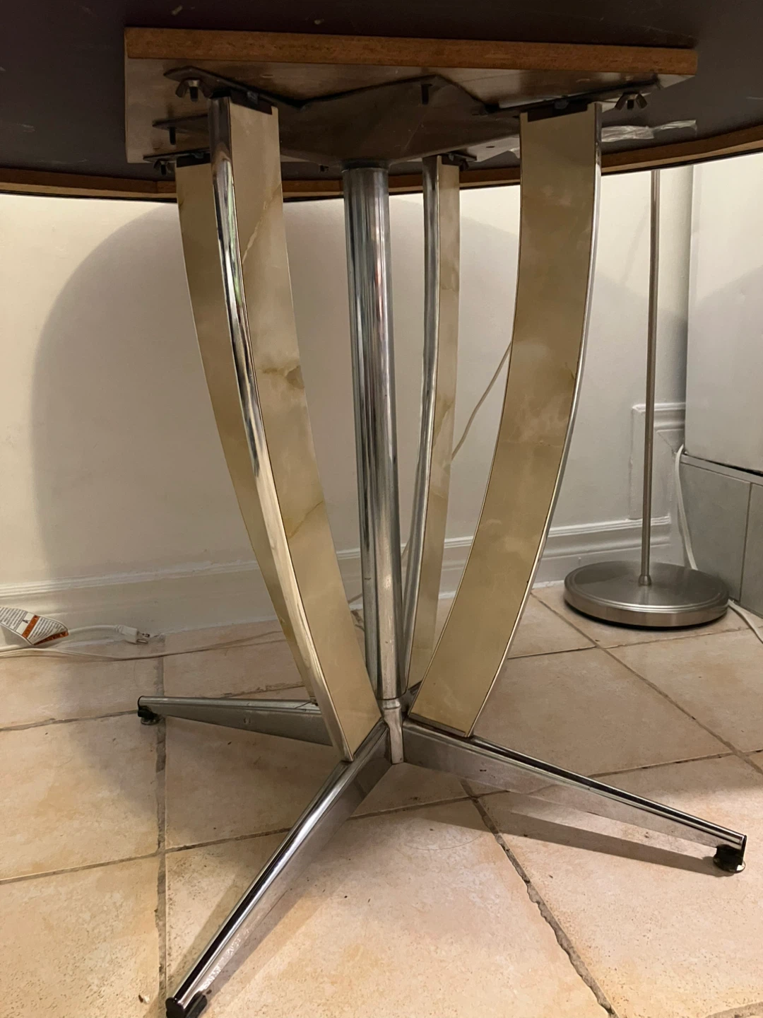 Round faux marble dining table - photo 3