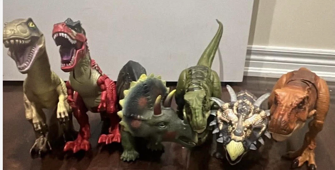 Set of 6 Dinosaur Action Figures
