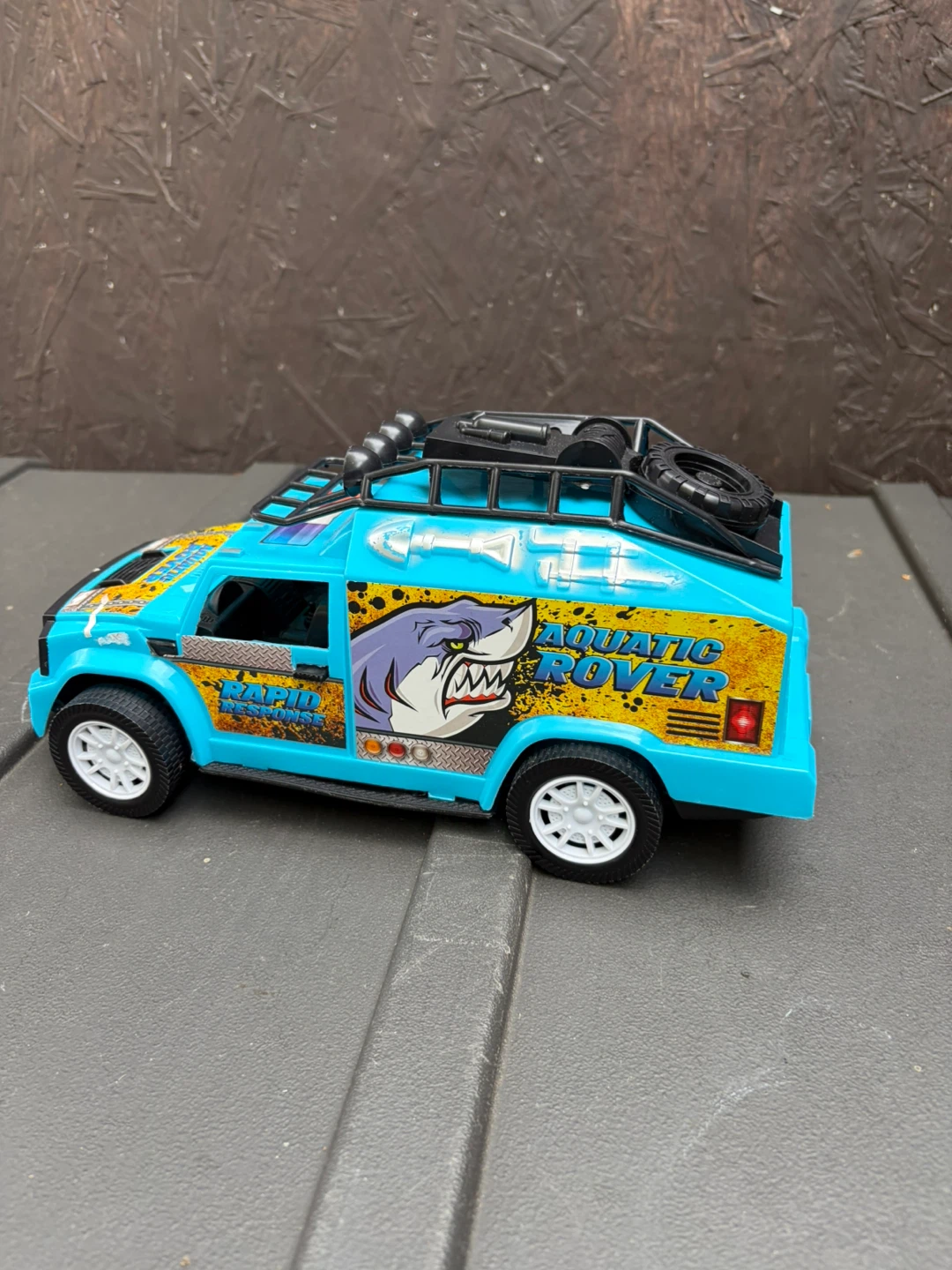 Aquatic Rover 4x4 Shark Toy Truck - photo 3
