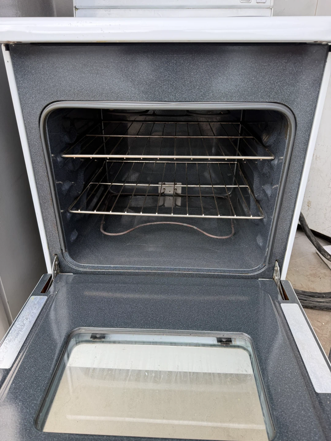 Inglis White Electric Stove 24” - photo 3
