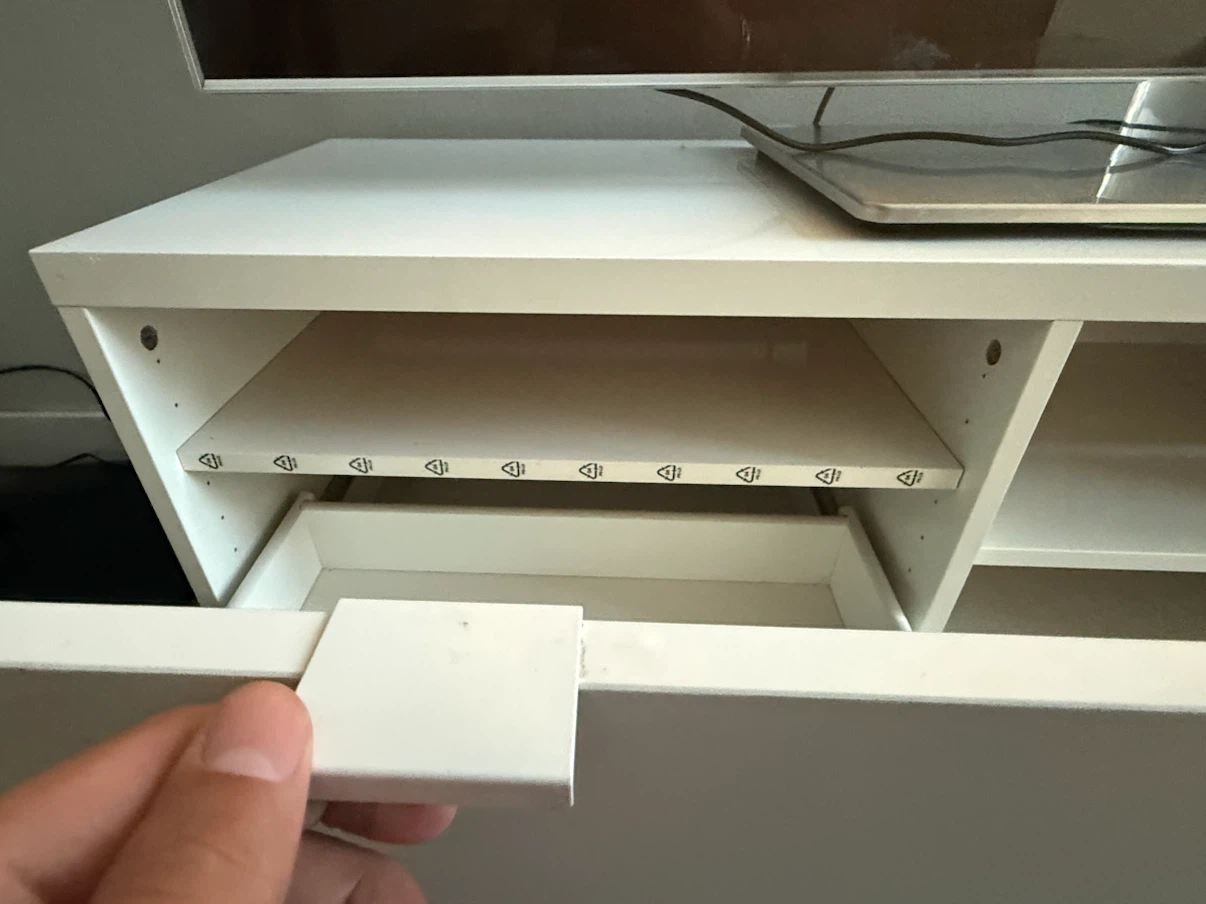 🤍 White TV Stand + FREE Swivel TV Base – $150 📍 Surrey Guildford - photo 3