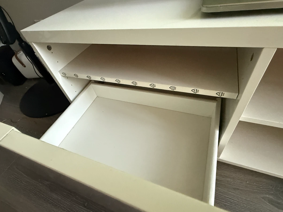 🤍 White TV Stand + FREE Swivel TV Base – $150 📍 Surrey Guildford - photo 4