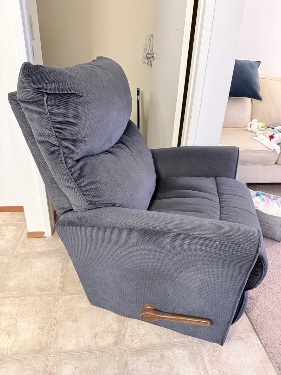 La-Z-Boy Grey Recliner - photo 2