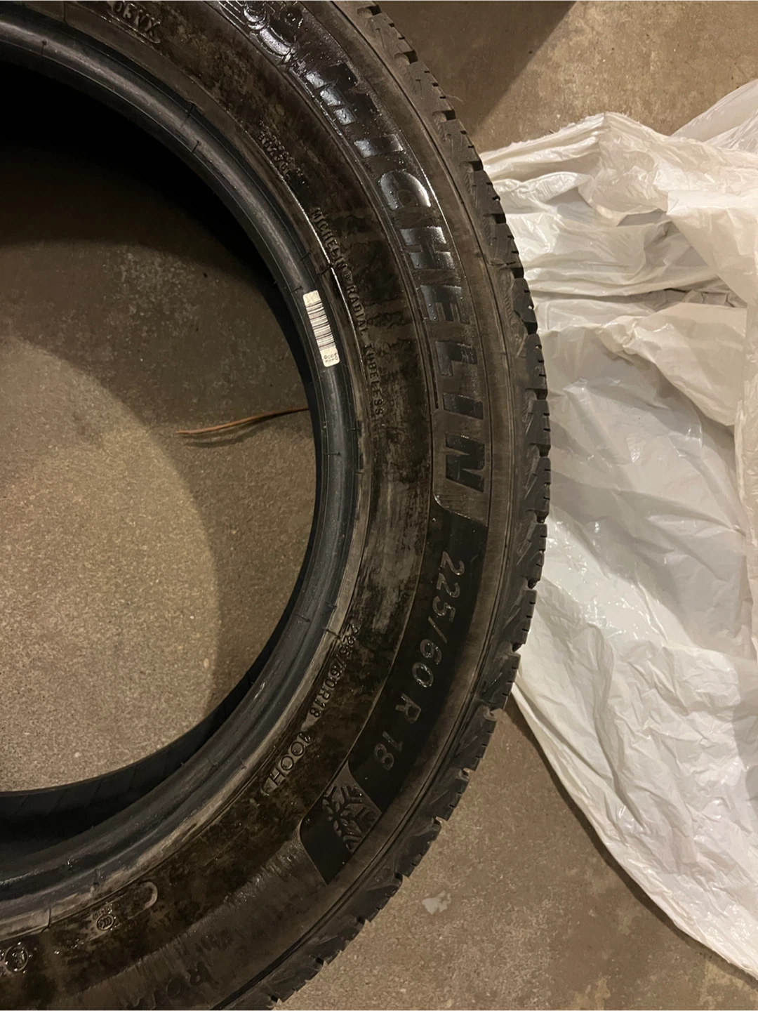 Set of 4 Michelin 225/60 R18 Winter Tires - photo 2