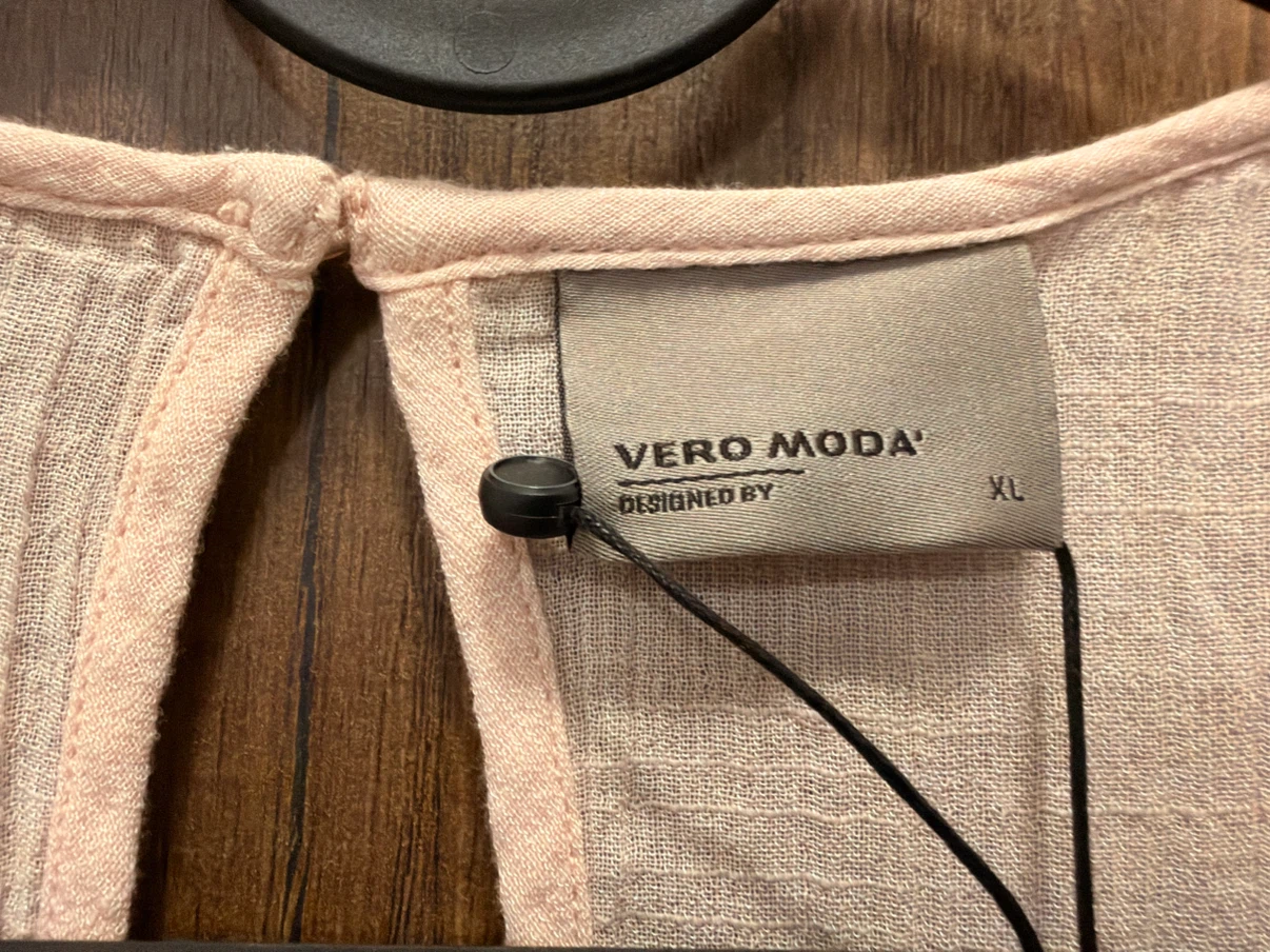 NEW W/ TAGS | VERO MODA Peach Embroidered Sleeveless Blouse – XL - photo 2