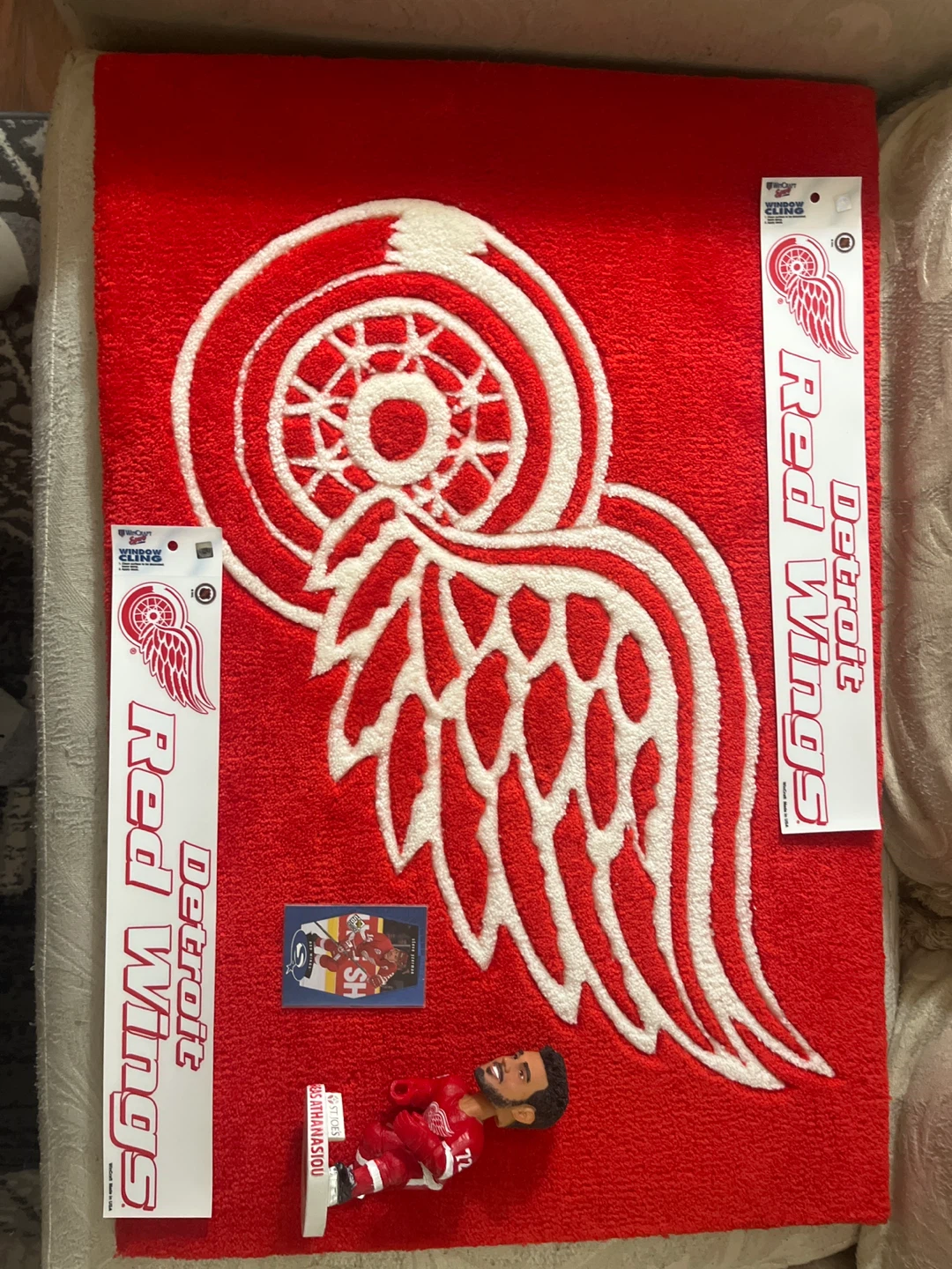 Detroit Red Wings Fan Bundle - Great Gift! (20"x30" Rug & More) - photo 2