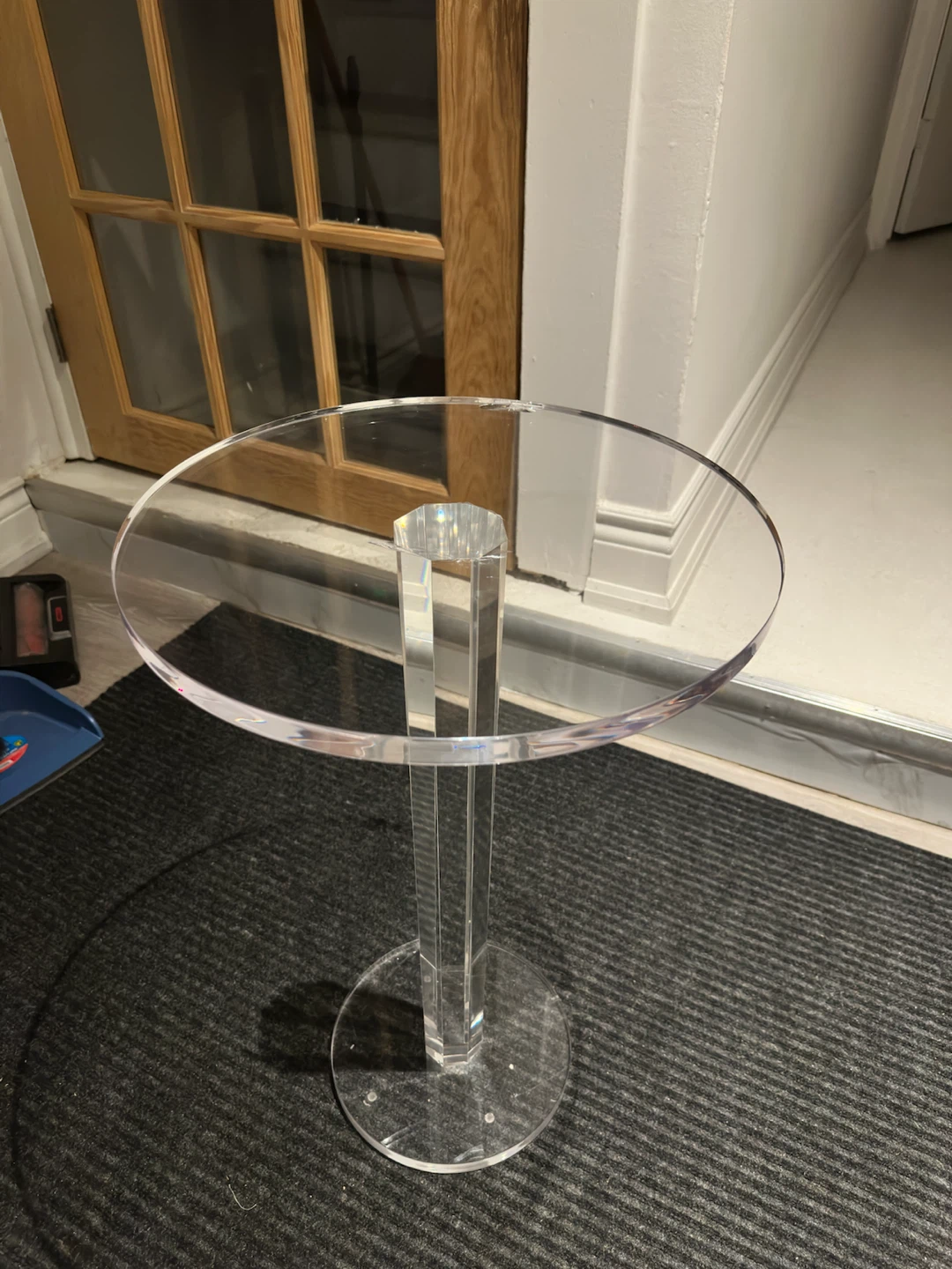 Clear Acrylic Side Table - photo 3
