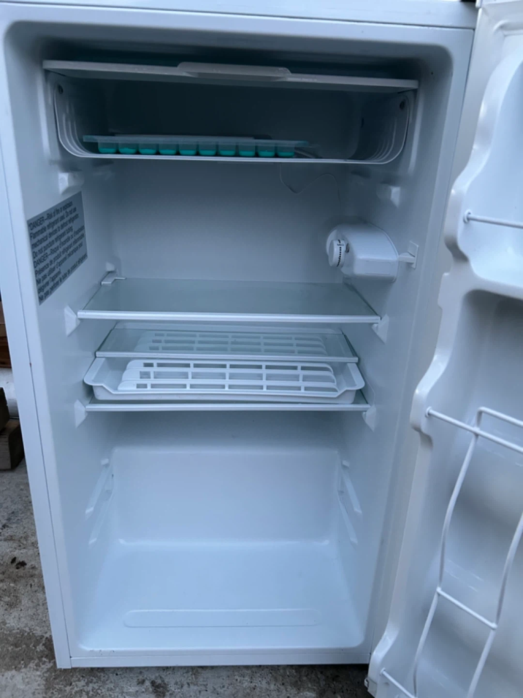 Master Chef Compact Mini Fridge - photo 3