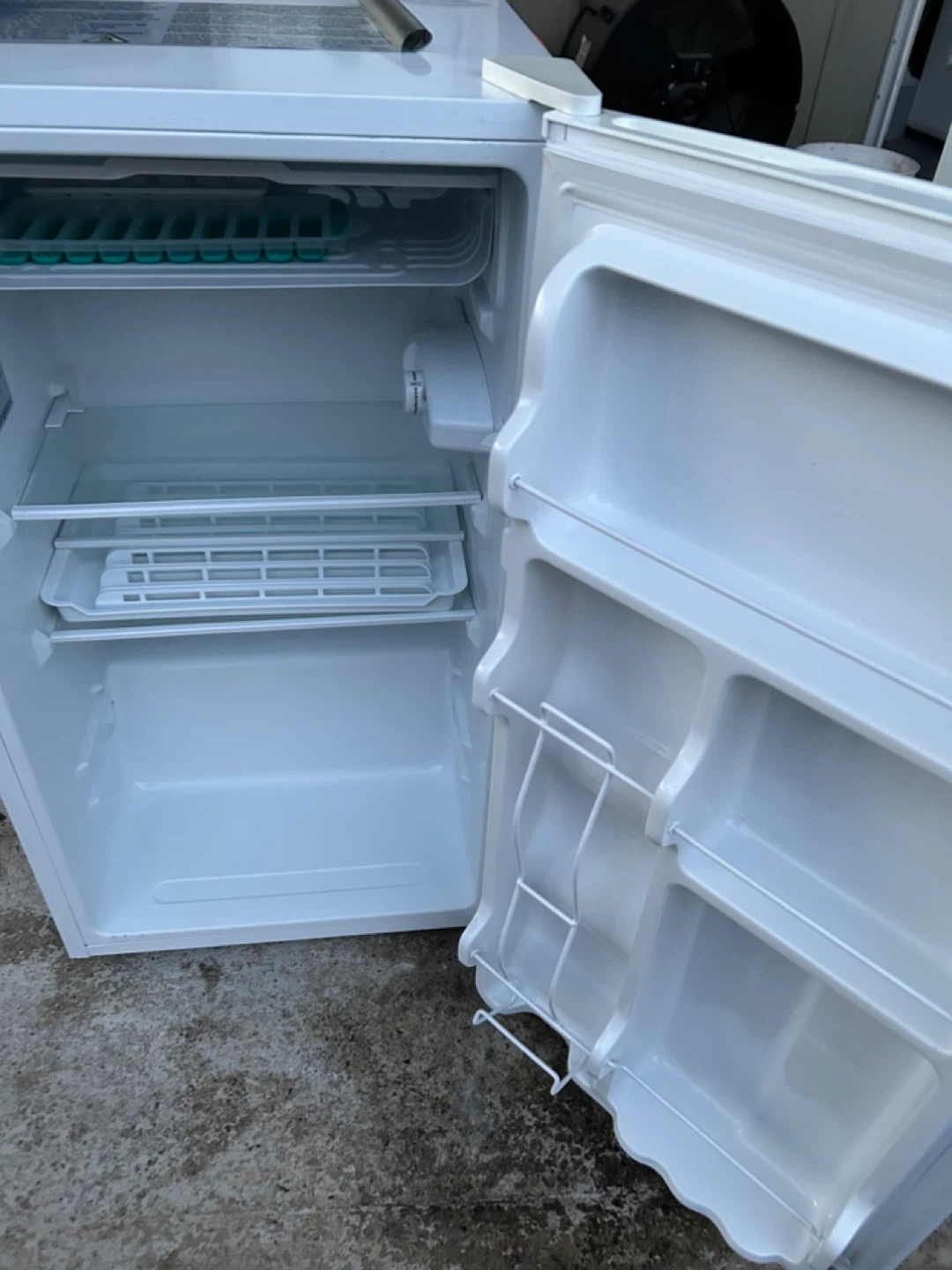 Master Chef Compact Mini Fridge - photo 2