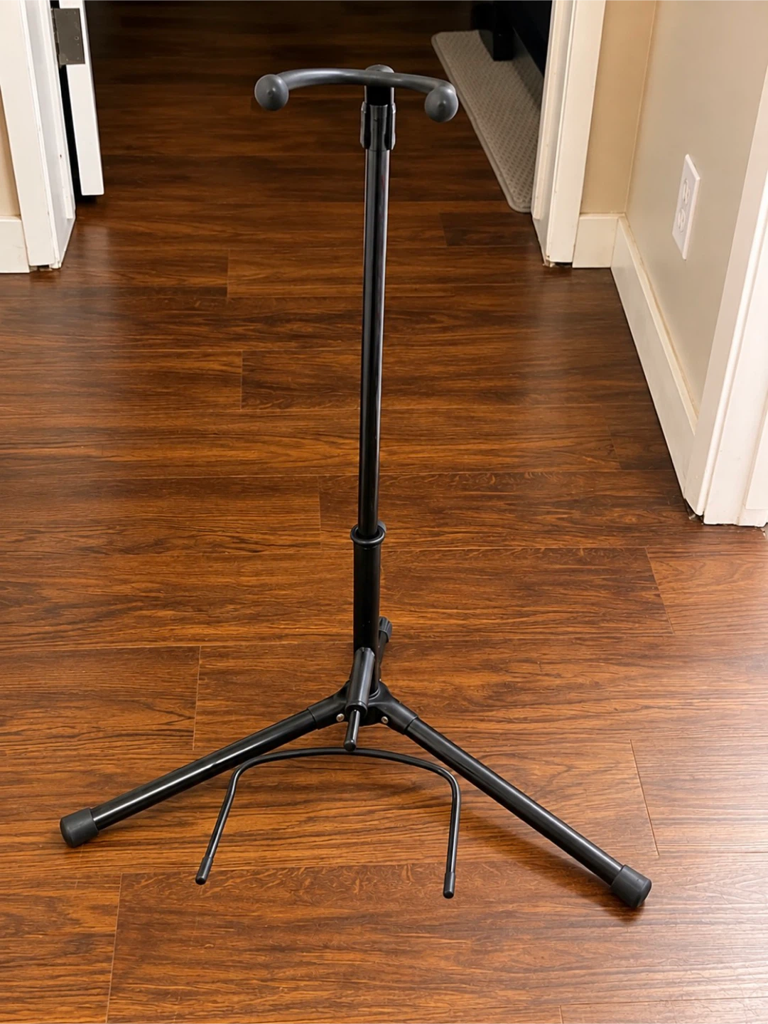 Adjustable black guitar stand