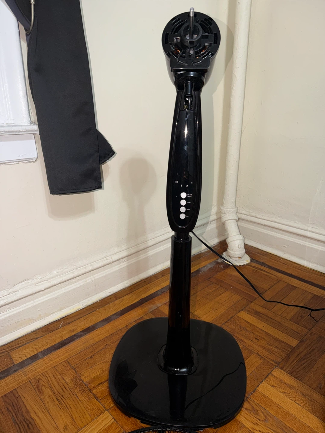 Amazon Basics Standing Pedestal Fan W Remote control - photo 3