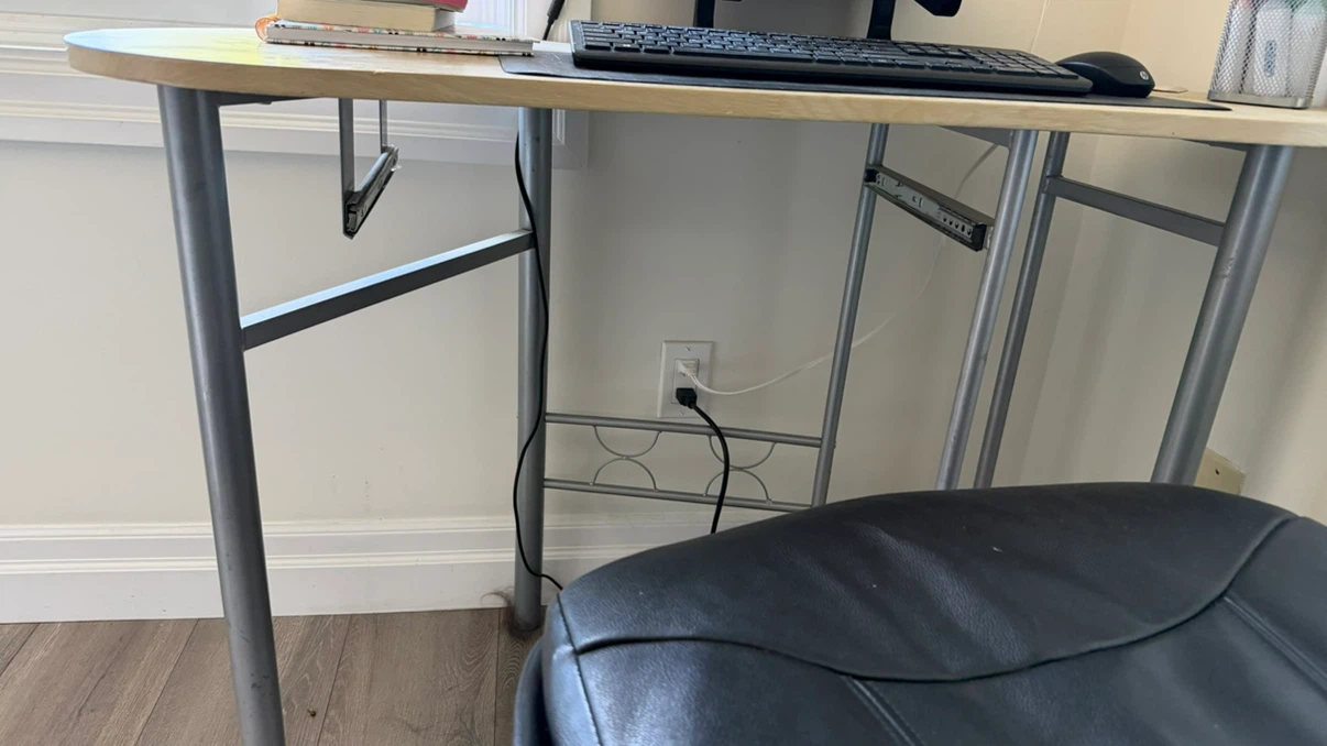 Table and Chair - photo 2