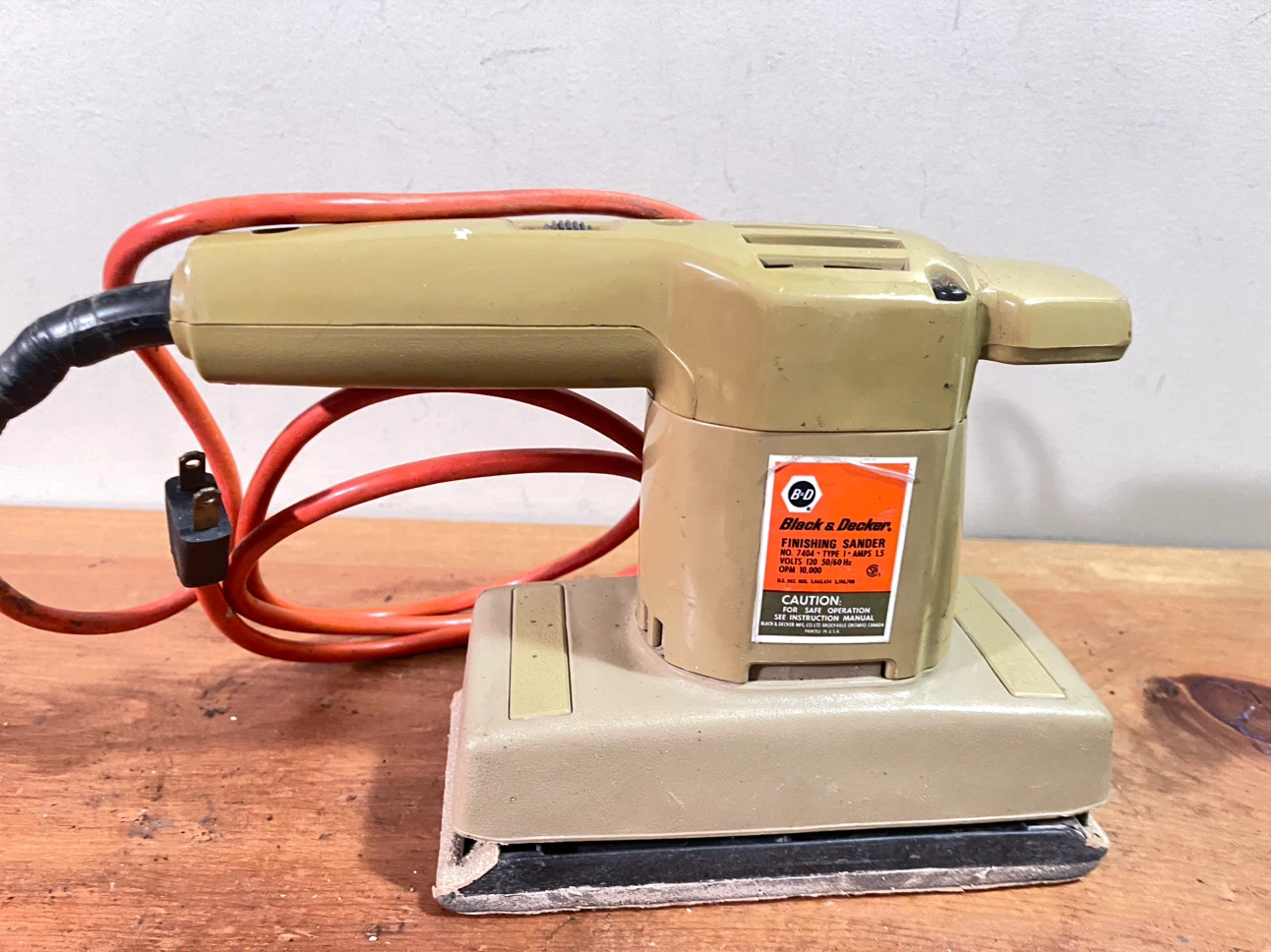 Vintage Black & Decker Finishing Sander - photo 4