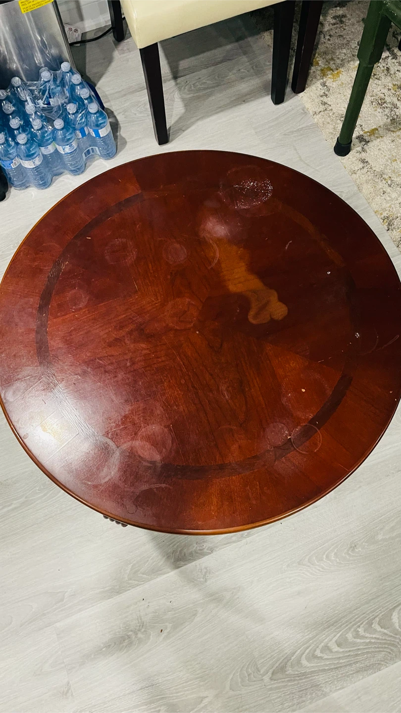 Round wooden side table and two dining chairs - photo 3