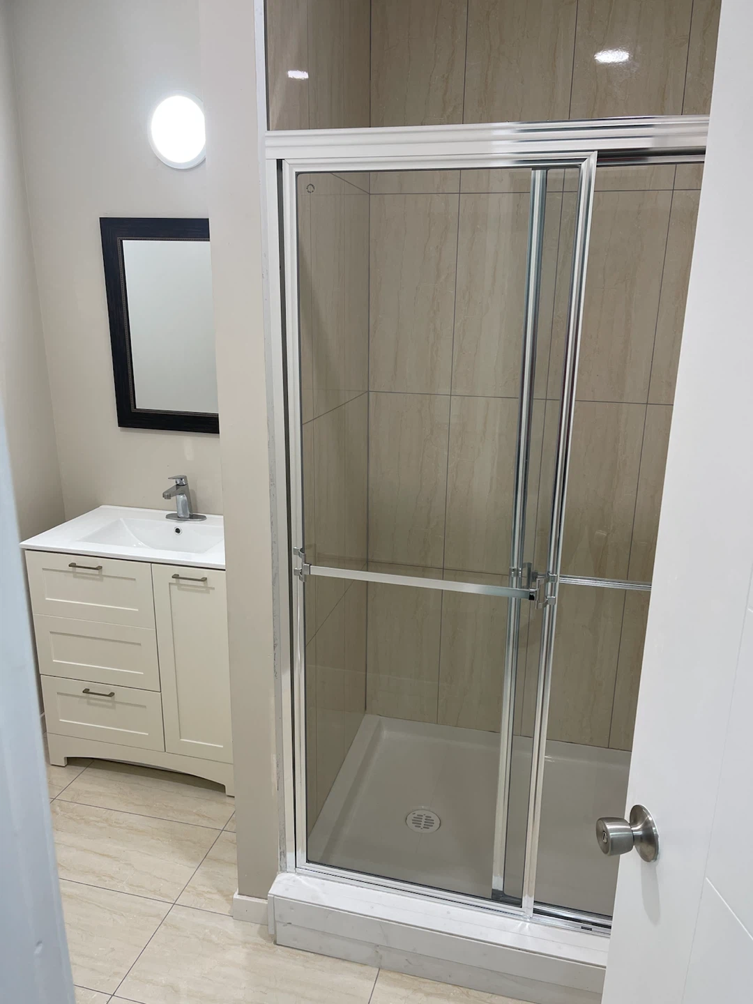 Two bedrooms basement for rent in South side - photo 5