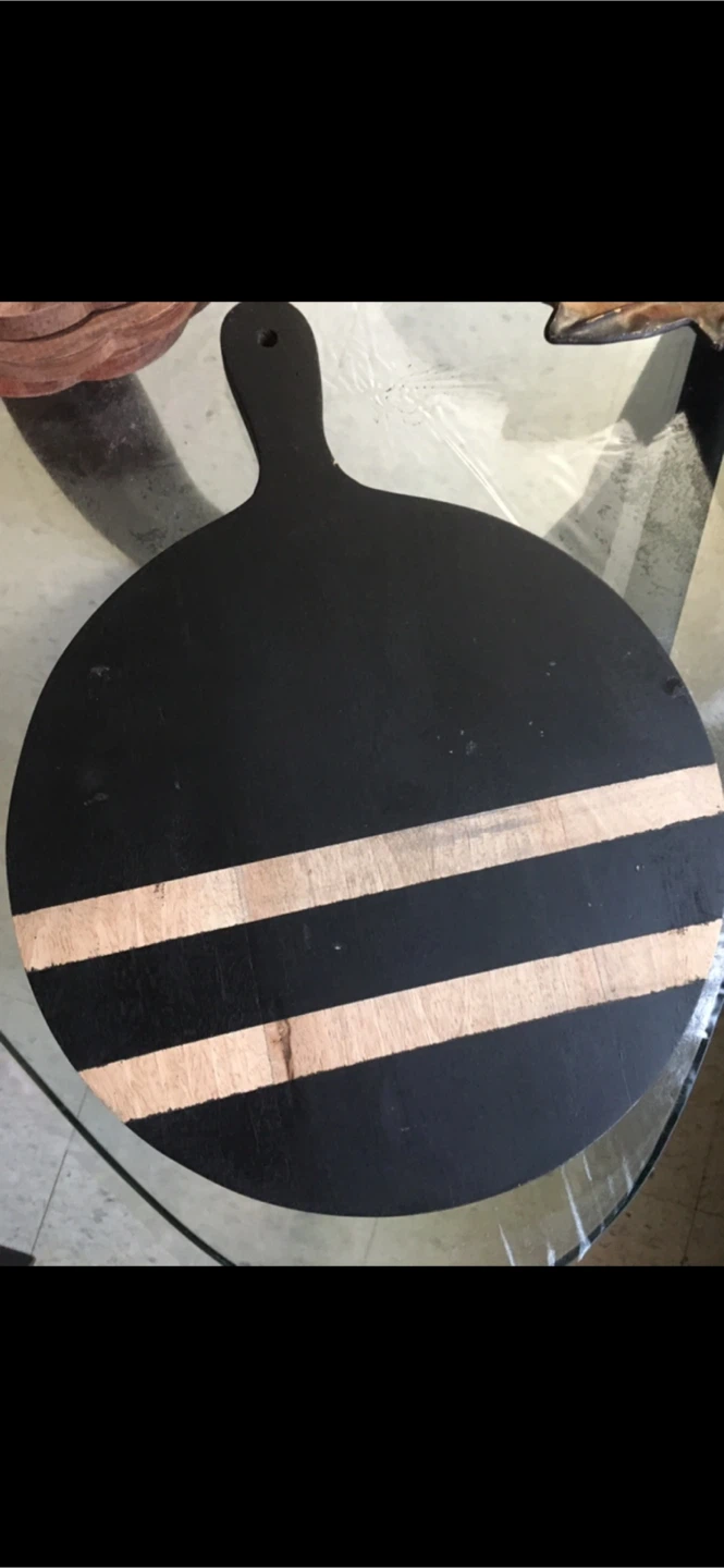 Black round serving board