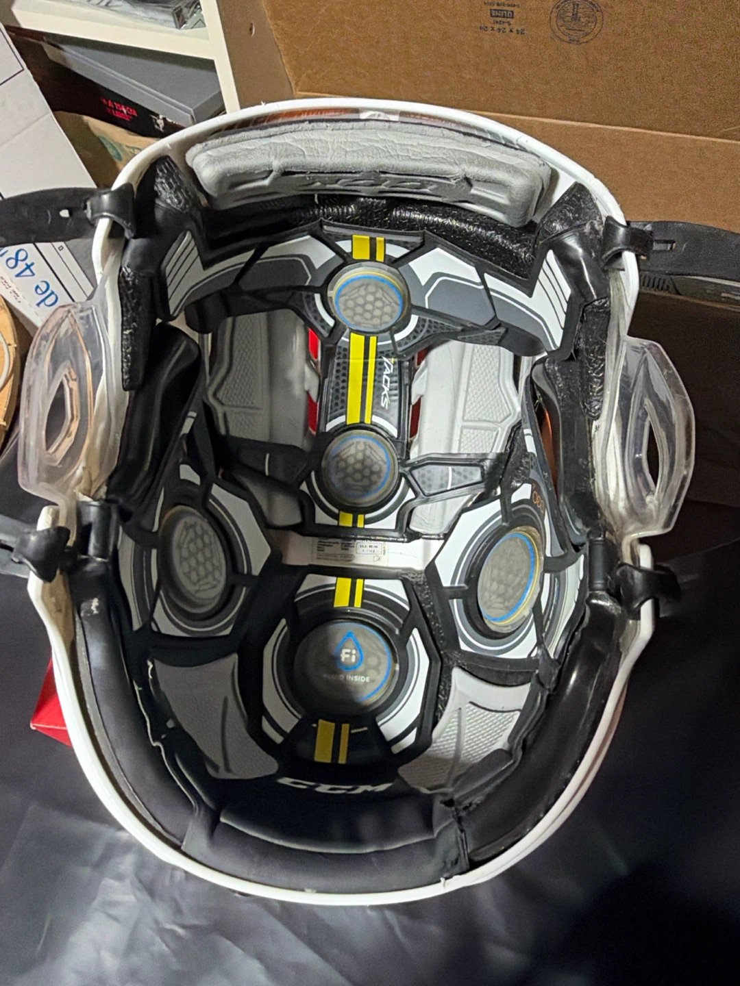 CCM Tacks 910 Hockey Helmet White Medium - photo 5
