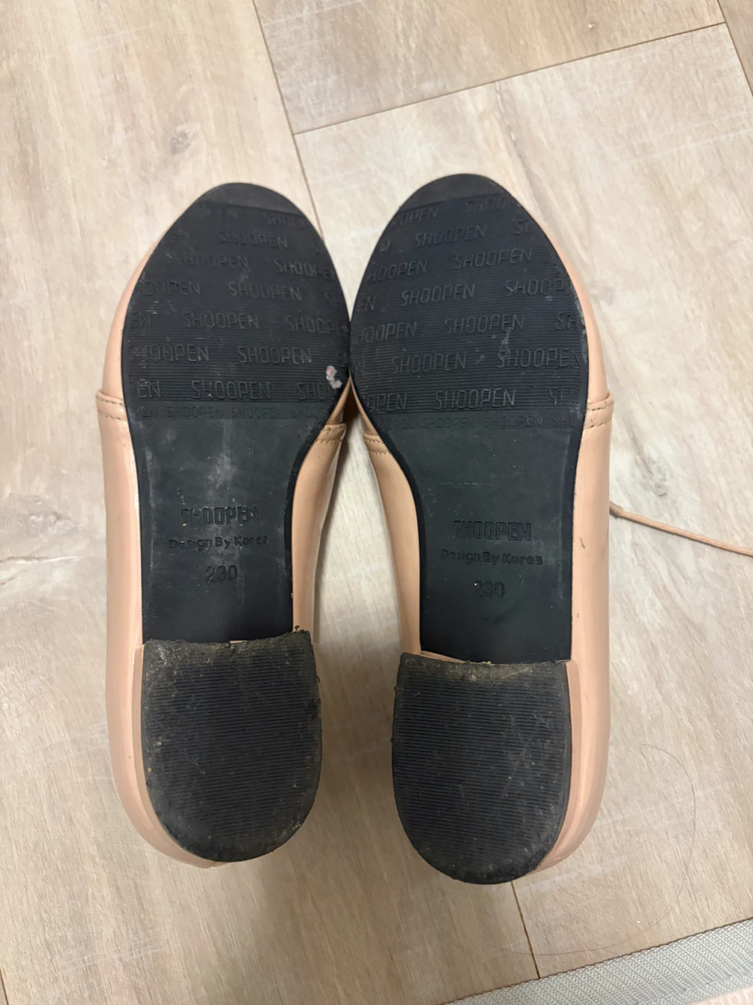 Shoopen beige patent lace-up flats - photo 2