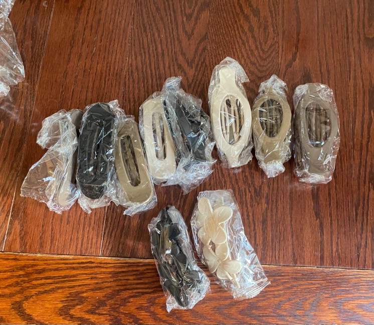 Set of Assorted Hair Clips - photo 2