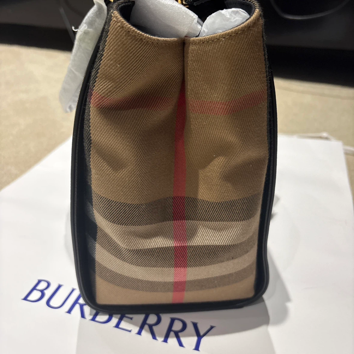 Authentic Burberry Tote - photo 2