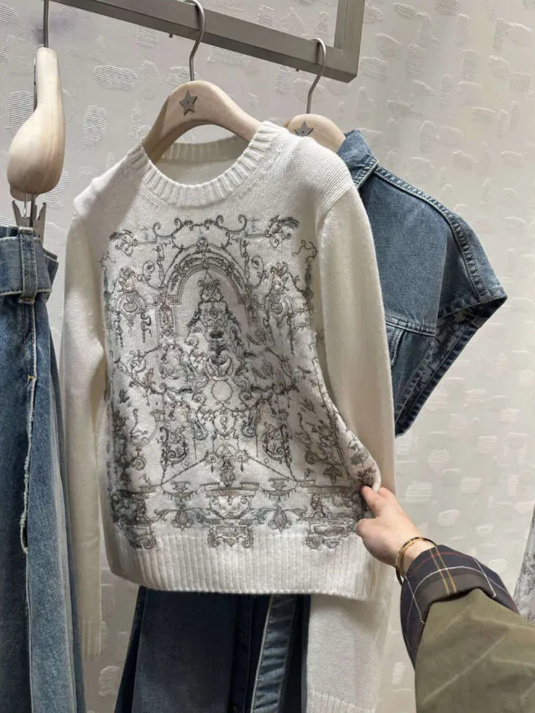 Brand gifting Embroidered Sweater