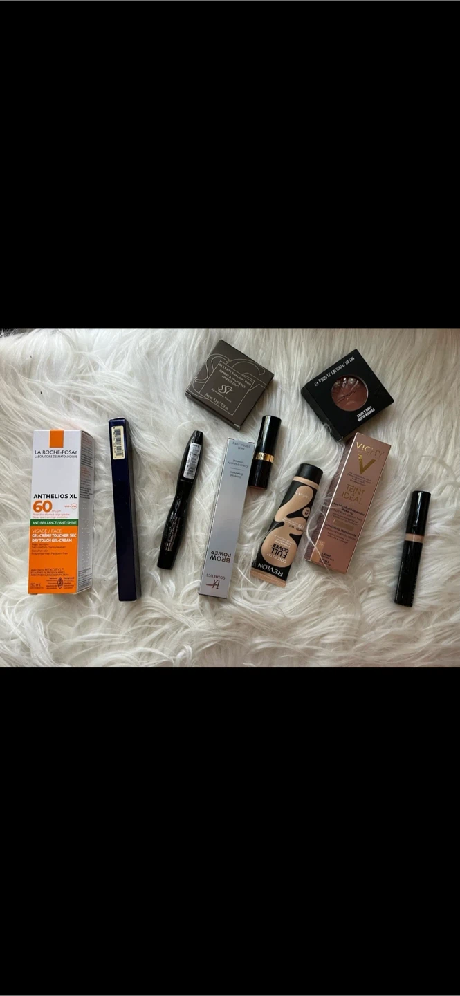 Seales new A makeup bundle