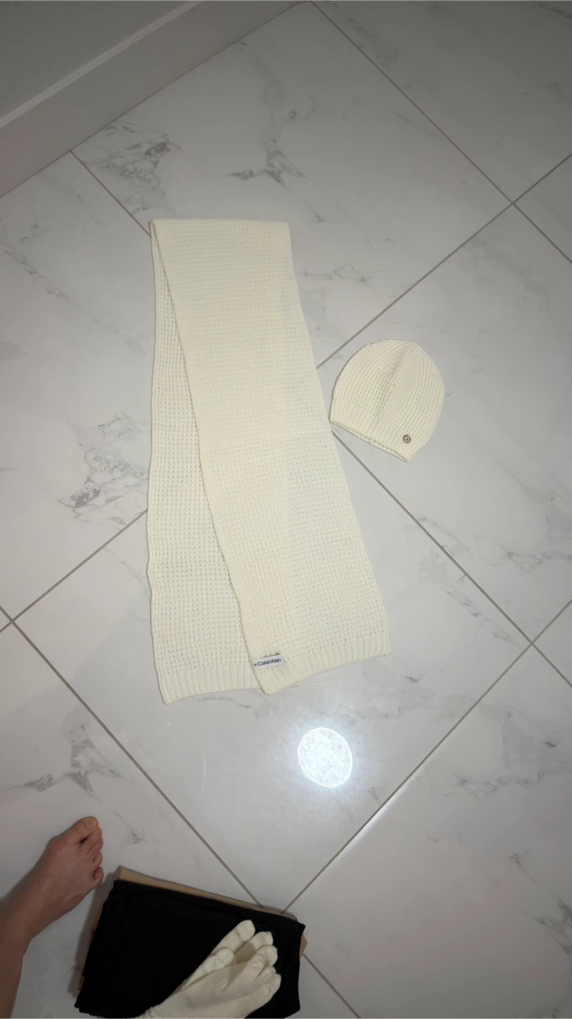 Calvin Klein Cream Knit Scarf and Beanie Set - photo 2