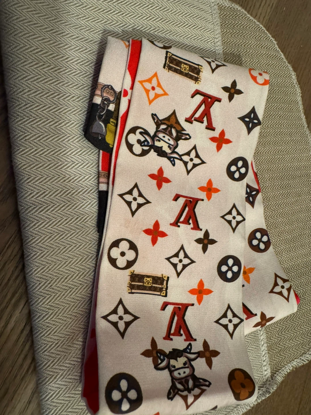 Authentic Louis Vuitton Monogram Reversible twilly