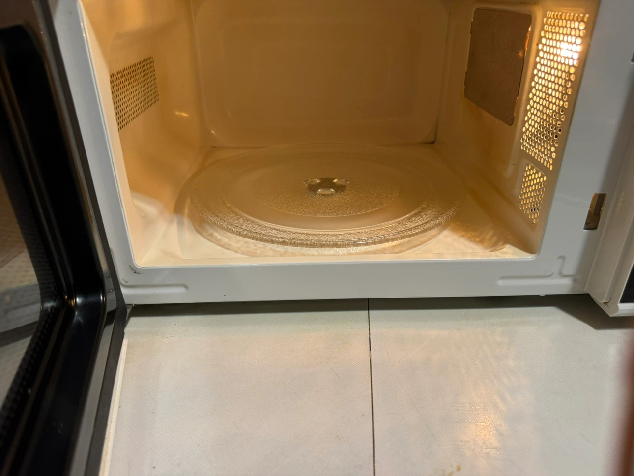 Microwave - photo 2